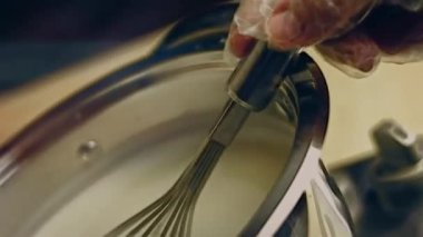 Preparing process of Old Time Custard Ice Cream, Transition effect between cartoons and real film .