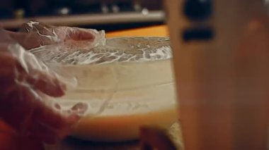 Preparing process of Old Time Custard Ice Cream, Transition effect between cartoons and real film .