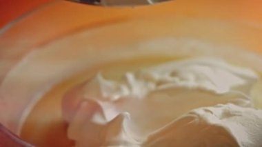 Preparing process of Old Time Custard Ice Cream, Transition effect between cartoons and real film .