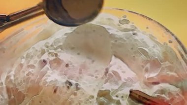 Preparing process of Old Time Custard Ice Cream, Transition effect between cartoons and real film .