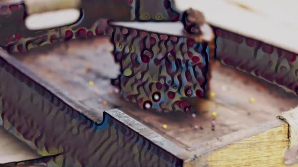 费雷罗罗切蛋糕 放在有装饰品的木制托盘上 — 图库视频影像