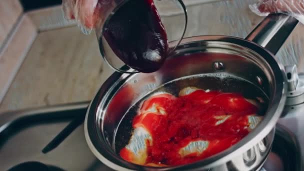 Bbqブラッツの準備のプロセス アメリカ料理を味わう — ストック動画
