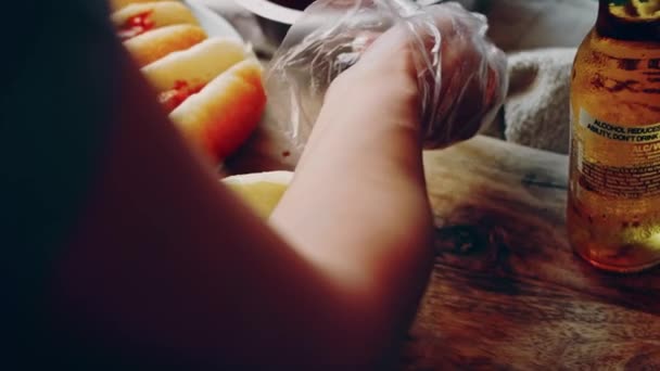制作烧烤小鸭的过程 美味佳肴 — 图库视频影像