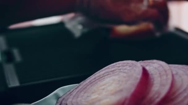 Klasik Amerikan Hamburgeri Hazırlama Süreci — Stok video