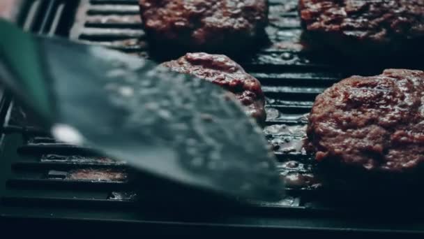 Підготовка Класичного Американського Бургера — стокове відео