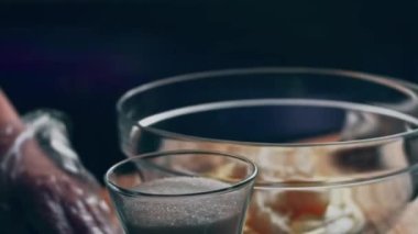 Pasta yapmak için hamur işini pişirin. Pound Cake yapıyorum.