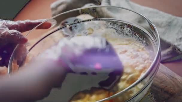 Upečeme Těsto Dort Formě Pečení Dělám Pound Cake — Stock video