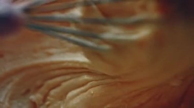 Pasta yapmak için hamur işini pişirin. Pound Cake yapıyorum.
