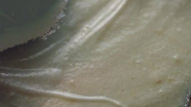 Pasta yapmak için hamur işini pişirin. Pound Cake yapıyorum.