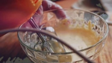 Pasta yapmak için hamur işini pişirin. Pound Cake yapıyorum.