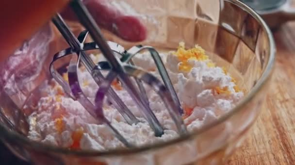 모양으로 반죽을 굽는다 파운드 케이크 만든다 — 비디오