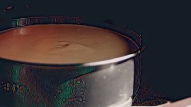 Crustless New York Cheesecake 'i hazırlıyorum. Amerikan mutfağını tat, Contour vurgulama efekti.