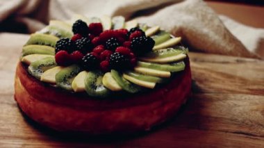 Crustless New York Cheesecake 'i hazırlıyorum. Amerikan mutfağını tat, Contour vurgulama efekti.