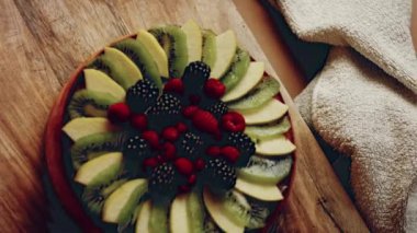 Crustless New York Cheesecake 'i hazırlıyorum. Amerikan mutfağını tat, Contour vurgulama efekti.