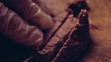 Meksika Bayrağının Renklerinde Bayram Yemeği. Chiles en nogada 'mızı Yuriria, Guanajuato' dan 1950 'lere kadar uzanan eski bir aile tarifine dayandırarak yapıyoruz. Chiles en nogada