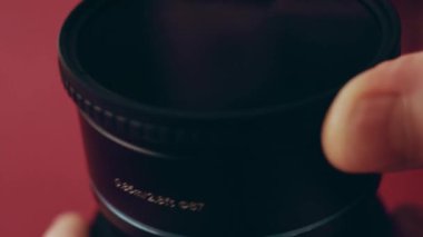 Dijital kameranın odaklama lens. Kameranın Lens. Yakın çekim. Odak fotoğraf makinesi odaklama ve çekim. Profesyonel hizmet için kavramı fotoğraf ya da film yapımcısı ekipman.