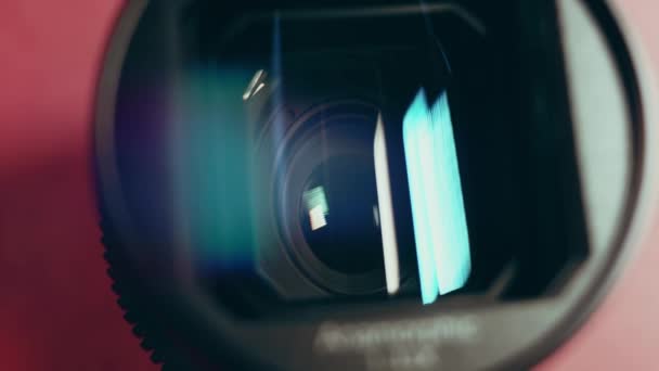 Fokussierlinse Der Digitalkamera Die Linse Der Kamera Nahaufnahme Fokussieren Und — Stockvideo