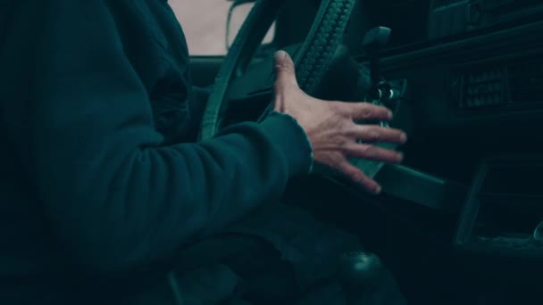 Інвалід Входить Машину Завантажує Коляску Автомобіль Інвалідів — стокове відео