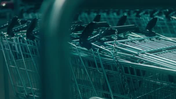 Süpermarket Ürünleri Konsepti Içinde Yiyecek Olan Araba Alış Veriş Tramvayı — Stok video