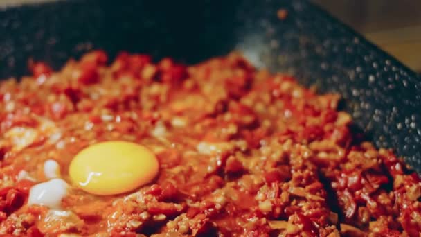 Huevos Fritos Cocina Georgiana Chirbuli Huevos Con Tomates Vapor Sartén — Vídeo de stock
