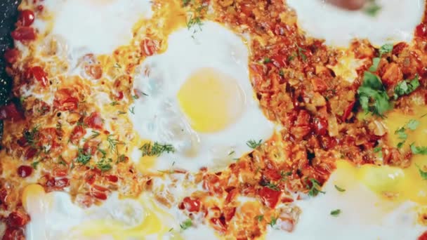 Ouă Prăjite Bucătăria Georgiană Chirbuli Ouă Roșii Aburind Tigaie — Videoclip de stoc