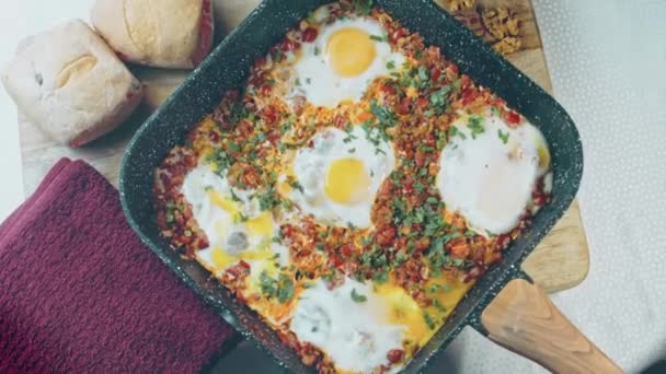 Ouă Prăjite Bucătăria Georgiană Chirbuli Ouă Roșii Aburind Tigaie — Videoclip de stoc