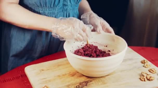 Pkhali Cuisine Traditionnelle Géorgienne Betterave Est Utilisée Pour Couleur Pourpre — Video
