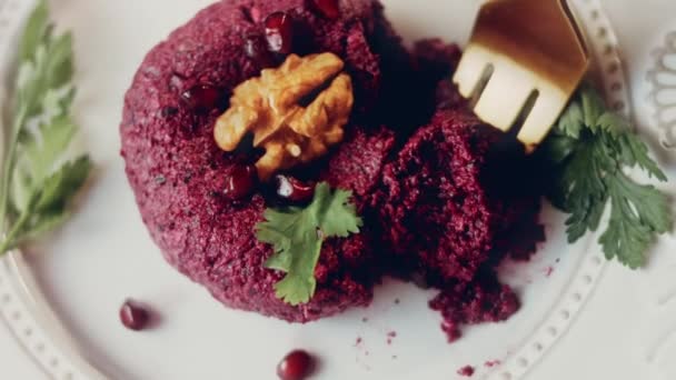 Pkhali Geleneksel Gürcü Yemekleri Mor Renk Için Pancar Kullanılır Ceviz — Stok video