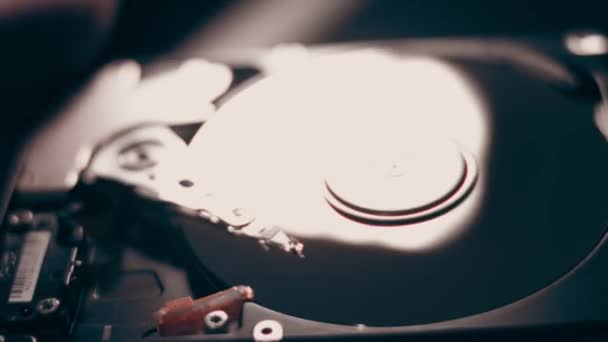 Çalışmanın Makro Kapanışı Hdd Sürücü Sabit Diski Yazma Hareketi Manyetik — Stok video
