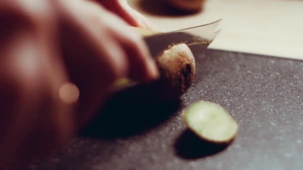 Peeling Juicy Green Kiwi Black Marble Cutting Board Timelapse — Stock Video