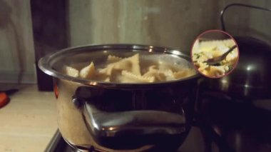 Makro pişmiş ravioli manzarası. Tipik bir İtalyan yemeği olan ravioli hazırlamak, eski İtalyan geleneğine göre ev yapımı. 4K video.
