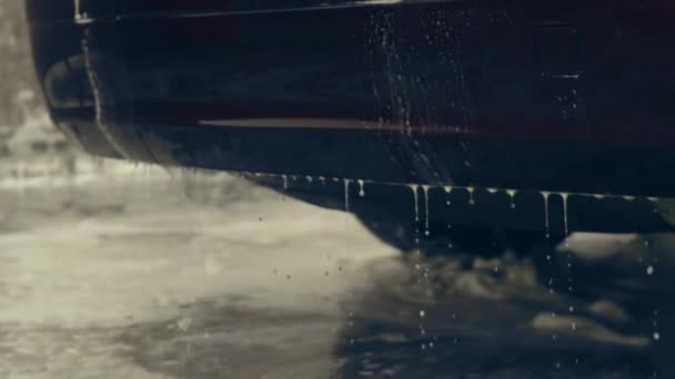 Beyaz Köpükle Kaplı Tabancasından Sıçramış Lüks Araba Yıkama Işlemi Parlak — Stok video