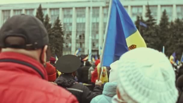 モルドバ共和国チシナウ 2020年12月6日 モルドバの人々は コロナウイルスに対する保護面を身に着けて 政府に抗議し 平和的な政治的デモのために会う — ストック動画