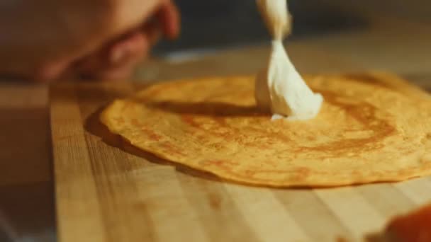 Nce Renkli Krepler Philadelphia Krem Peynirini Tahta Bir Tahtanın Üzerindeki — Stok video