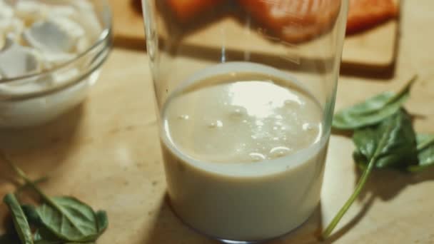 Наливаємо Сковорідку Склянку Процес Приготування Млинців Відео — стокове відео