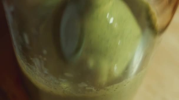 Mezclar Masa Panqueque Las Hojas Espinacas Frescas Con Una Licuadora — Vídeos de Stock