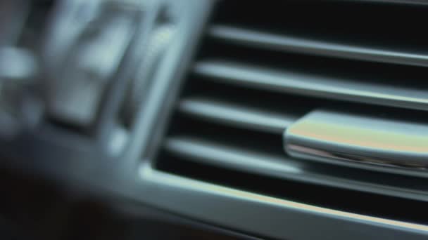 Ρολόι Στο Ταμπλό Ένα Πολυτελές Αυτοκίνητο Πολυτελές Εσωτερικό Αυτοκινήτου Βίντεο — Αρχείο Βίντεο