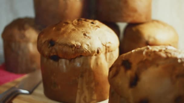 Tradiční Italské Pečivo Vánocům Sušeným Ovocem Sladký Sváteční Chléb Panettone — Stock video