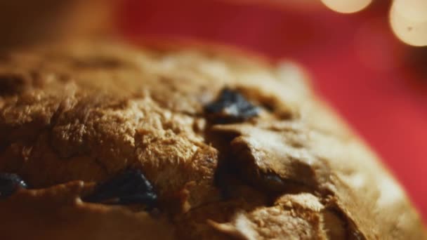 Tradiční Italské Pečivo Vánocům Sušeným Ovocem Sladký Sváteční Chléb Panettone — Stock video