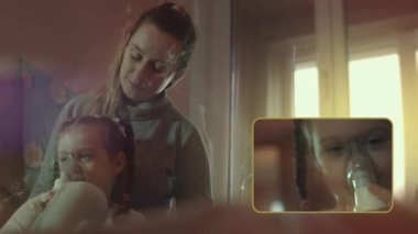 Güzel küçük kız kanepede otururken kompresör spreyiyle solunum yapıyor. Beş yıl oldu. Yüzünde nebulizör maskesiyle salin buharı soluyan bir kız. Anne kızının nefes almasına yardım ediyor.