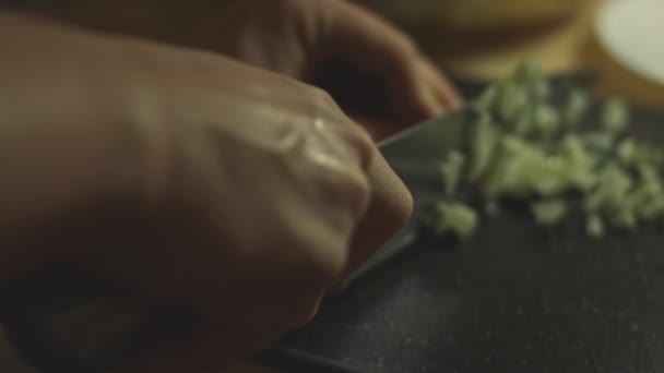 Vegetarische Salade Salade Een Slakom Met Ingrediënten Peking Kool Krab — Stockvideo