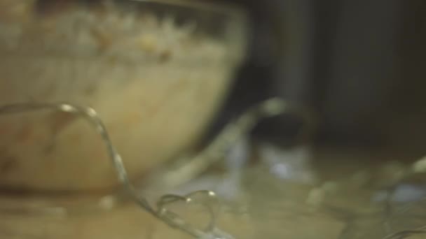 Vegetarisk Sallad Sallad Salladsskål Med Ingredienser Pekingkål Krabbpinnar Majs Gurka — Stockvideo