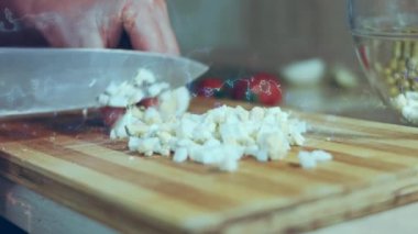 Zeytin salatası için yumurta kesmek, Rus salatası..