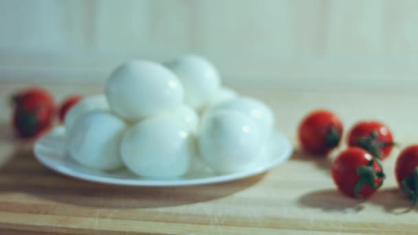 Zeytin Salatası Için Yumurta Kesmek Rus Salatası — Stok video