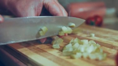 Zeytin salatası için salatalık turşusu, Rus salatası..