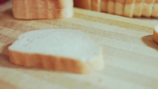 Brązowy Chleb Plasterkach Krojenie Chleba — Wideo stockowe