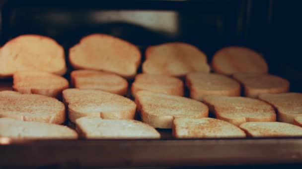 Зніміть Скибочки Хліба Духовки Масло Білому Хлібі — стокове відео
