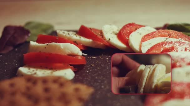 Caprese Italiaans Nationaal Gerecht Gesneden Tomaten Mozarella Vorm Van Kerstsuikerriet — Stockvideo