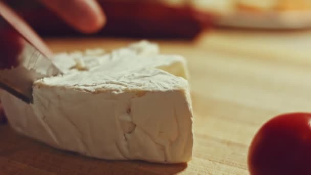 Efeito Transformação Vapor Nós Cortamos Queijo Brie Disposição Cristmas — Vídeo de Stock