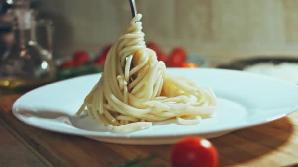 Carbonara Che Conosciamo Oggi Prepara Semplicemente Lanciando Spaghetti Con Guanciale — Video Stock